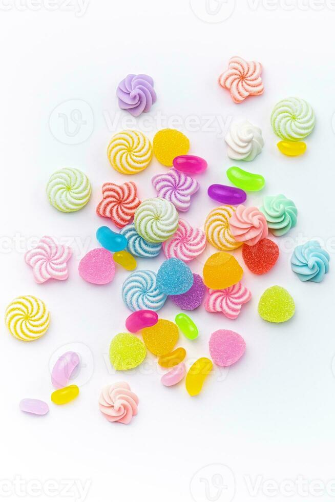 Süss Lutscher und Süßigkeiten auf Weiß Hintergrund foto