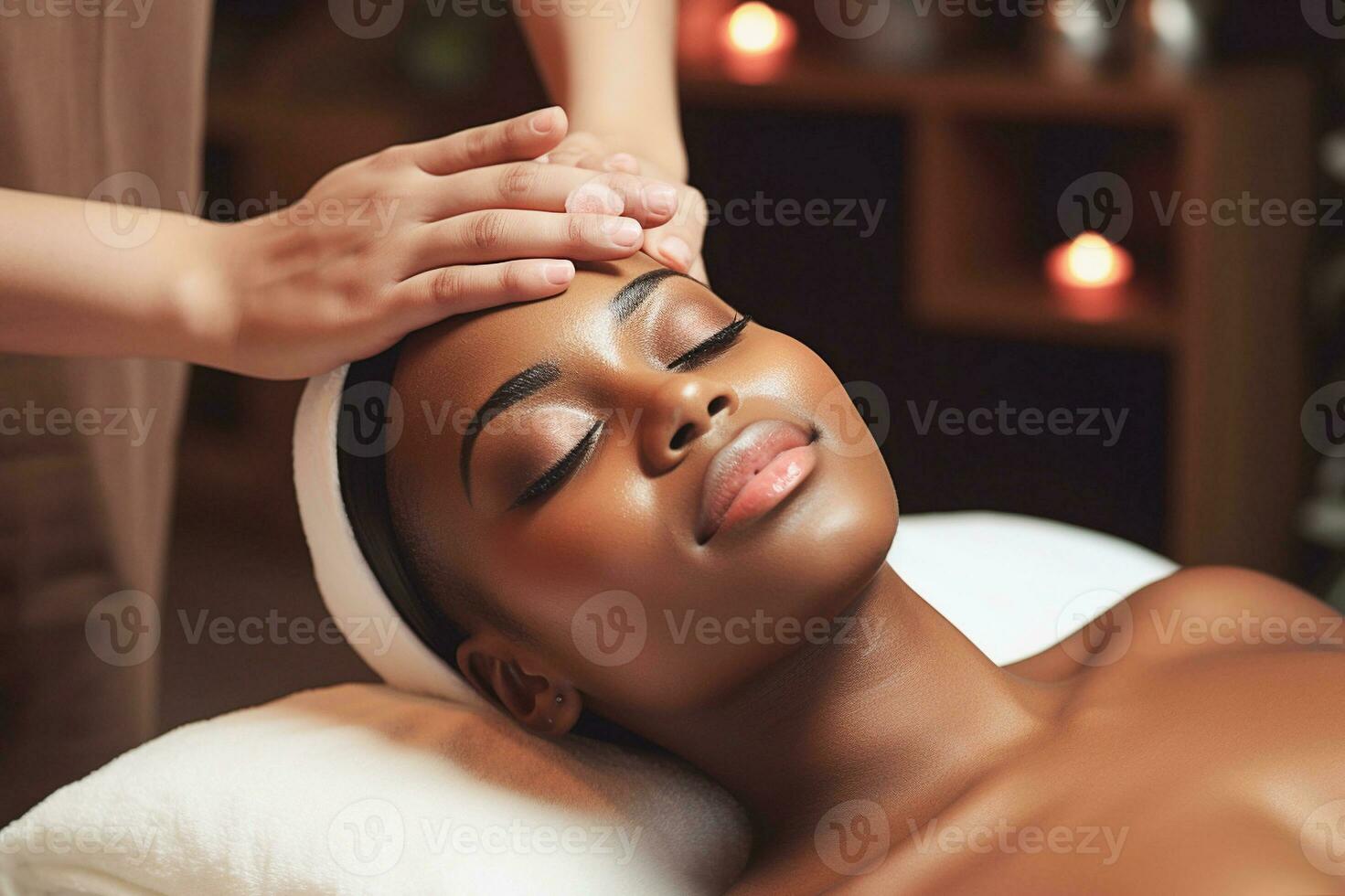 ai generativ. attraktiv afrikanisch amerikanisch Frau tun Gesichts- Massage im Spa foto