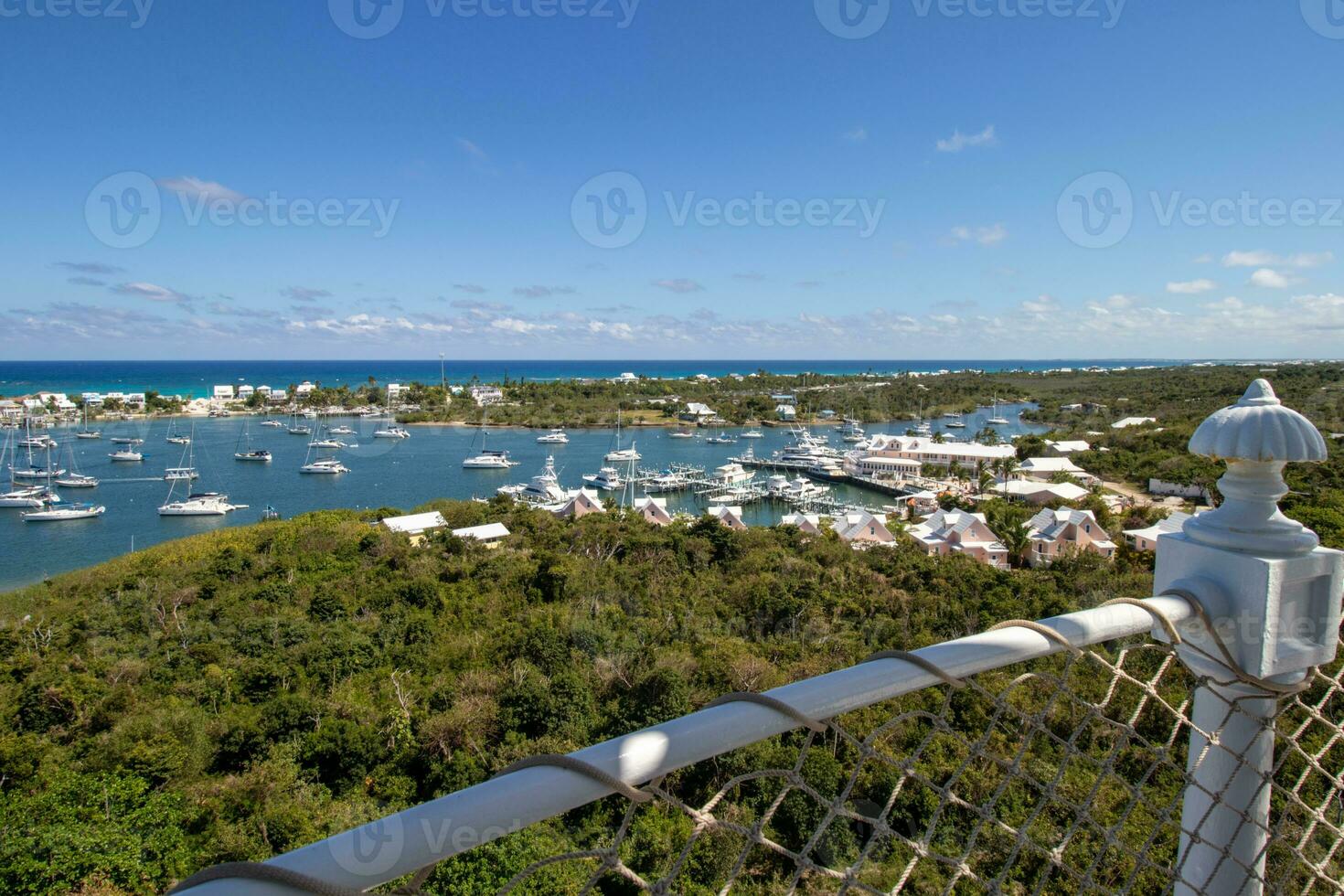 Aussicht von das Ellbogen Riff Leuchtturm im hoffen Stadt, Ellbogen Cay, Abaco, Bahamas foto