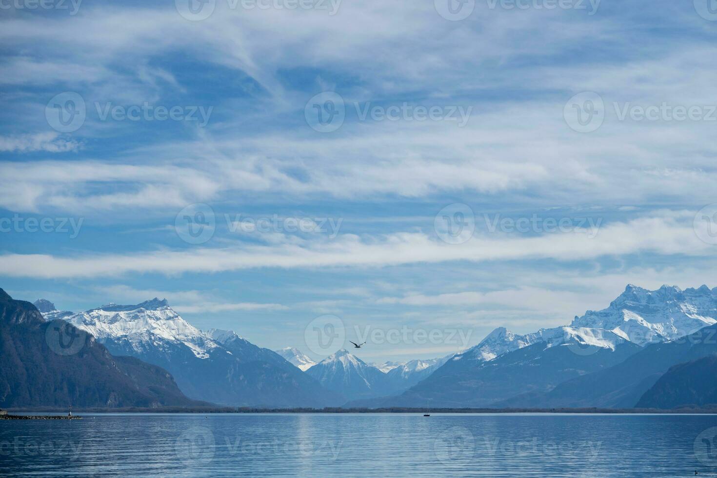 Berg und Wasser Hintergrund Sicht. See Genf Vevey, Schweiz. foto