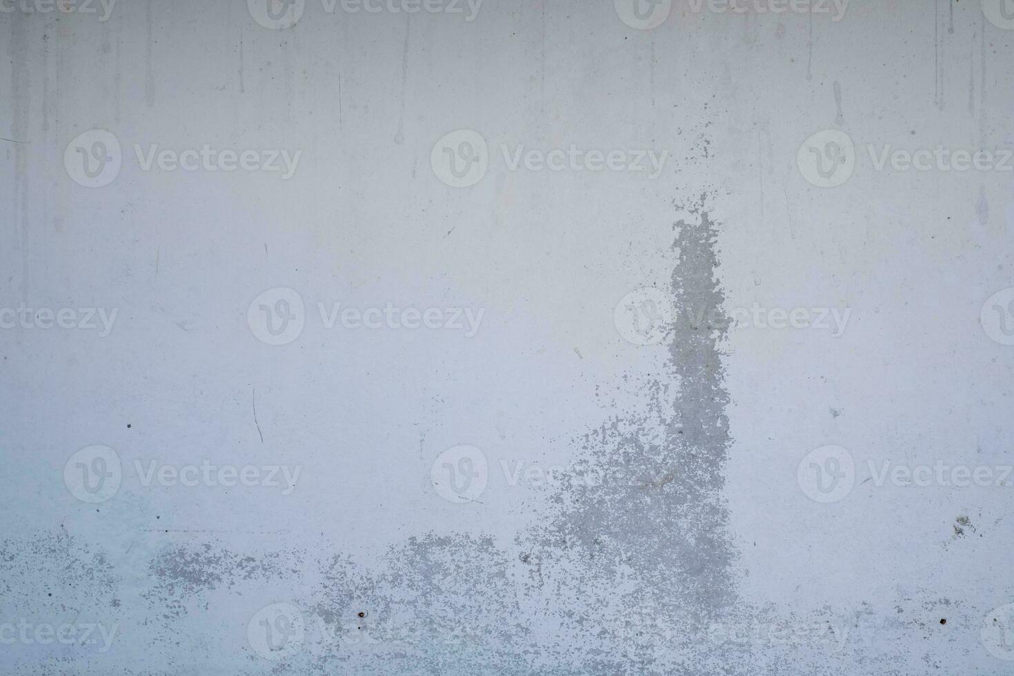 alte betonwand in schwarz-weißer farbe, zementwand, gebrochene wand, hintergrundtextur foto