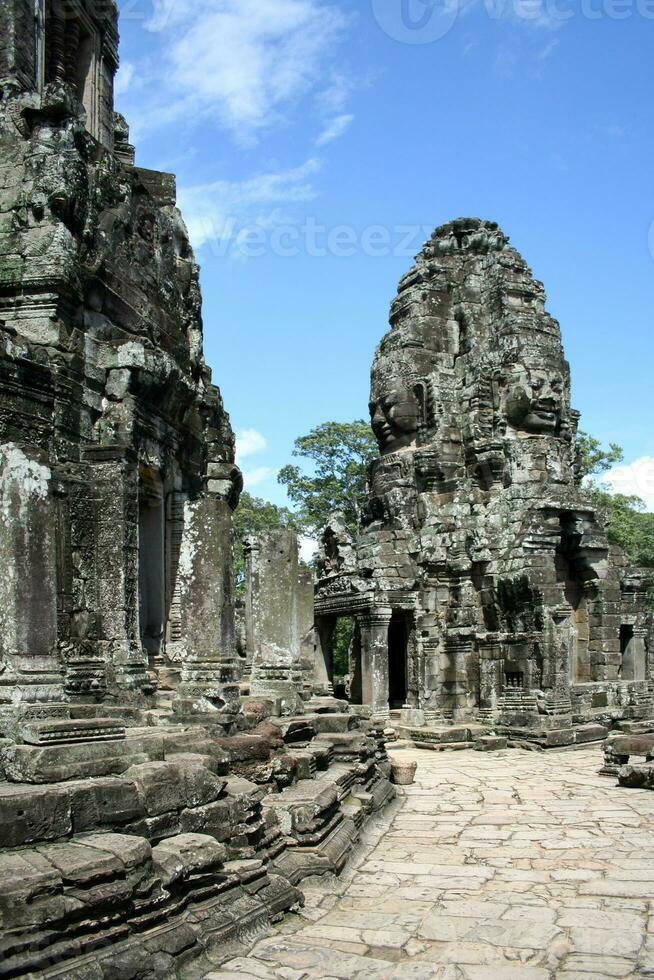 das Bajon von Angkor thom im Kambodscha foto
