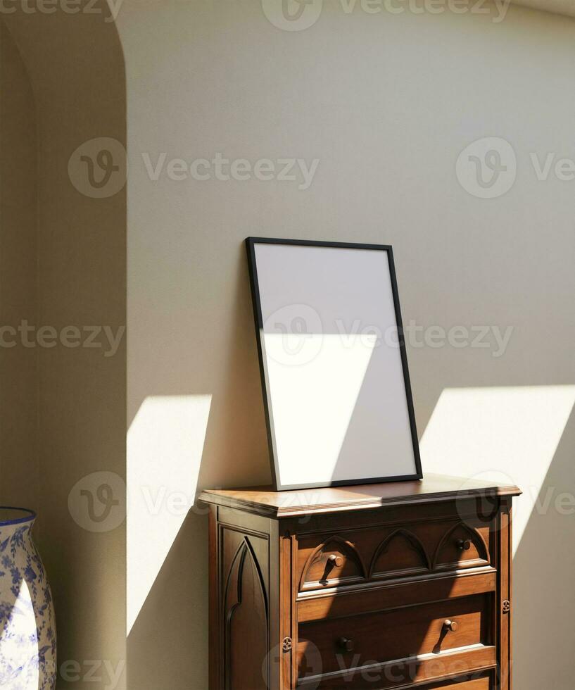 Stylist Porträt Rahmen Attrappe, Lehrmodell, Simulation Poster Stehen auf das hölzern Kabinett und das Beige Mauer Licht durch Sonnenlicht mit Vase Dekoration foto