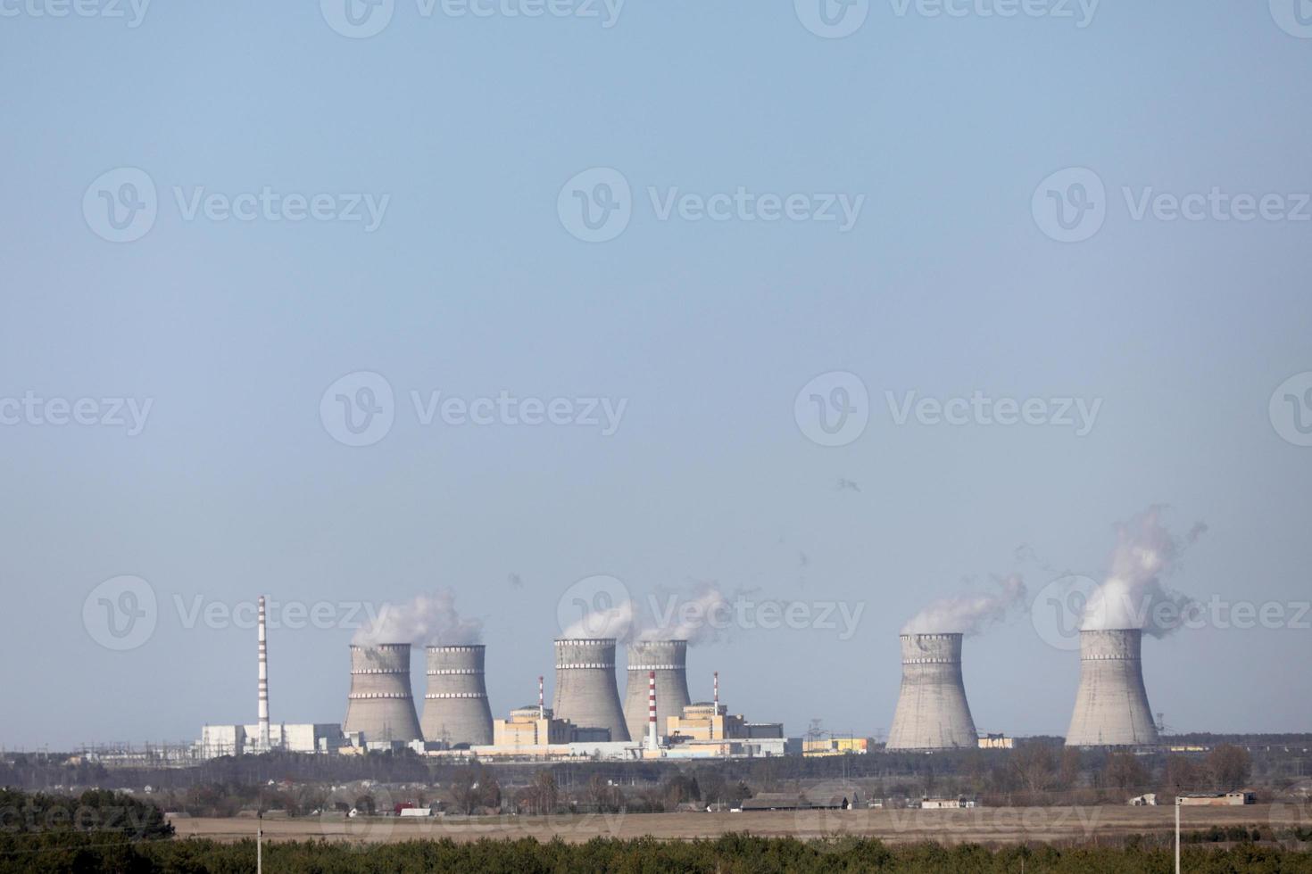 Panorama eines Kernkraftwerks. Umweltverschmutzung. foto