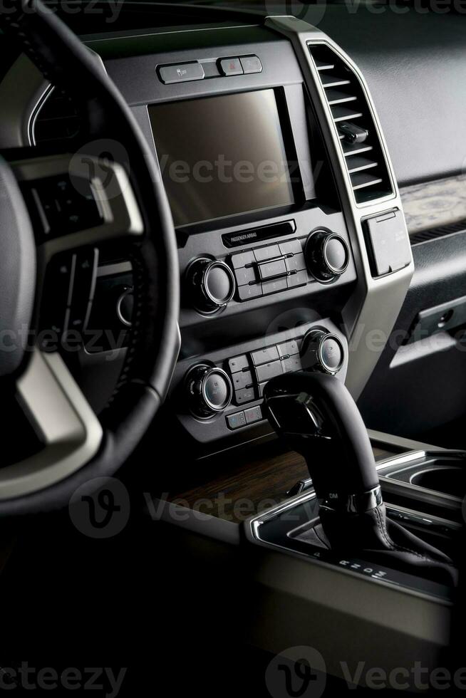 Auto Innere mit automatisch Übertragung, schließen oben Ausrüstung Hebel -  - luxuriös Einzelheiten 26361037 Stock-Photo bei Vecteezy
