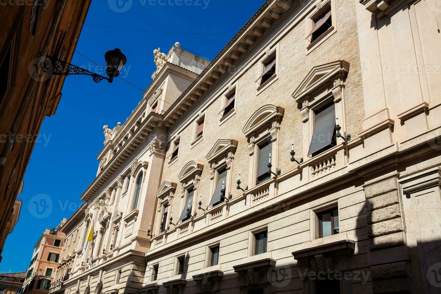 schön die Architektur von das Antiquität Gebäude beim Rom Stadt Center foto