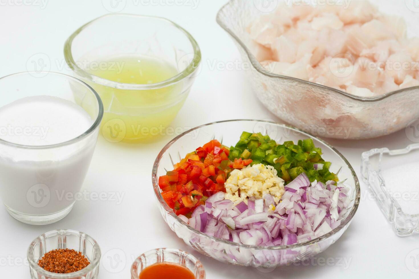 peruanisch Ceviche Vorbereitung. Zutaten zu bereiten Weiß Fisch Ceviche foto