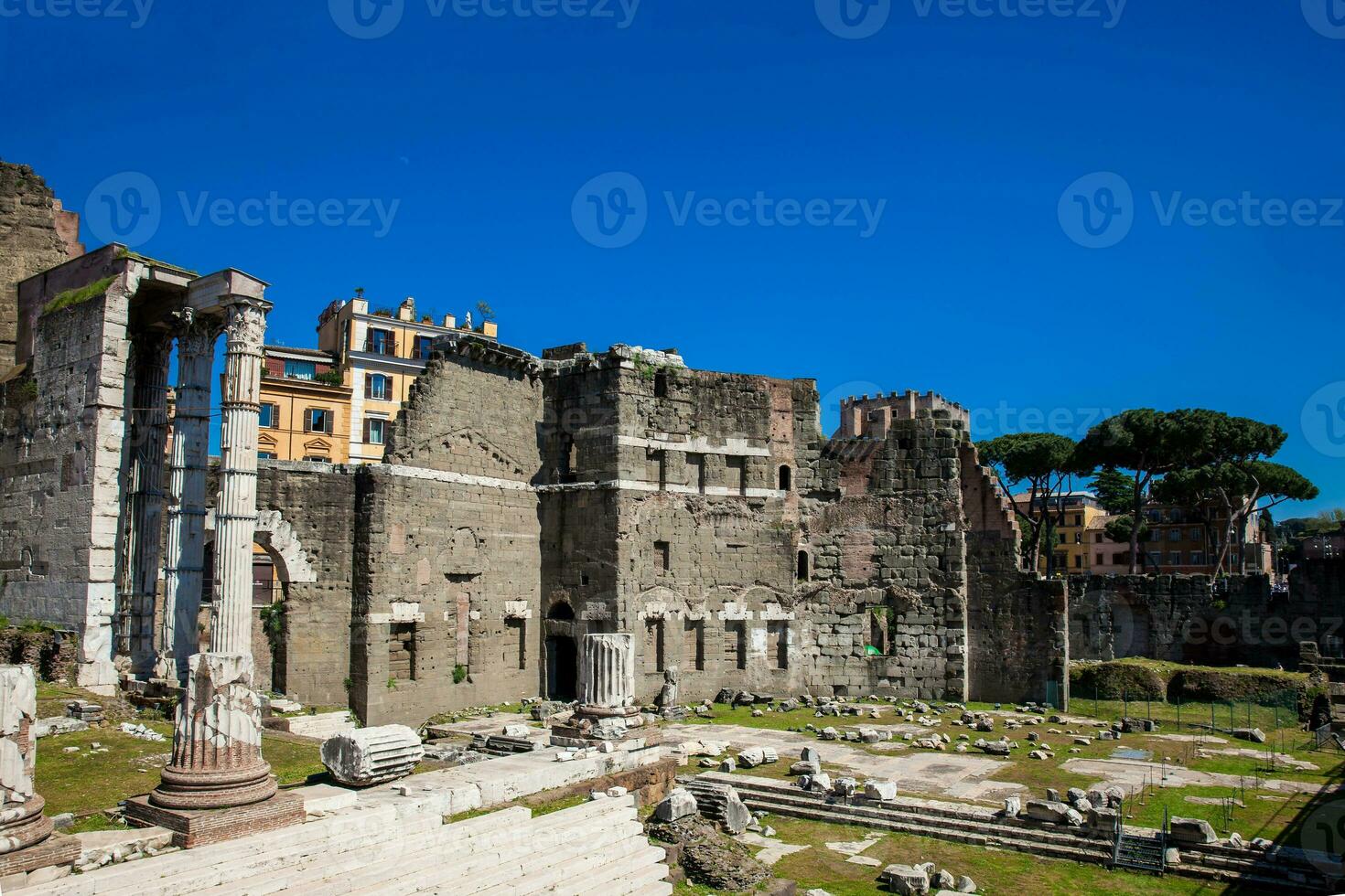 uralt Ruinen von das Forum von Augustus mit Tempel von Mars das Rächer eingeweiht im 2 bc foto