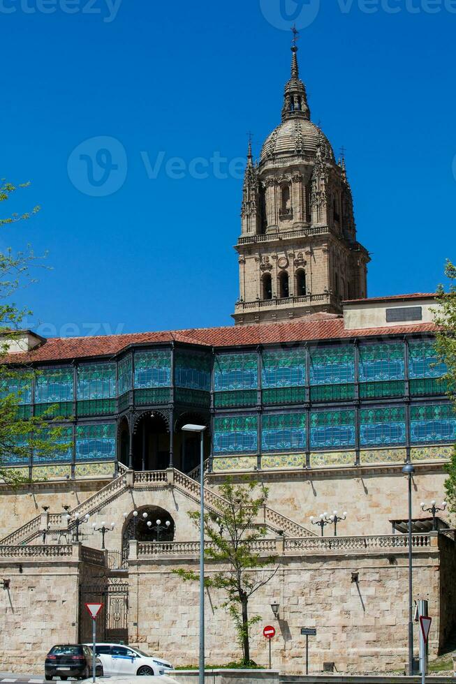 das berühmt casa lis ein Museum gelegen im das uralt ummauert Stadt von Salamanca ebenfalls bekannt wie Museo Kunst Jugendstil und Kunst Deko foto