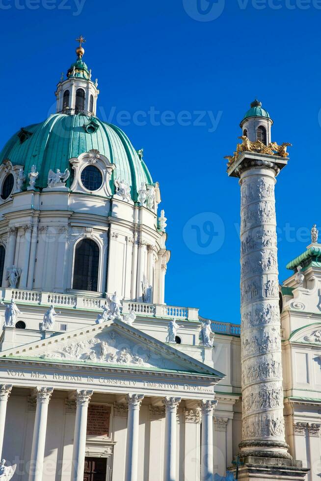 Heilige Charles Kirche gelegen auf das Süd Seite von Karlsplatz im Wien gebaut auf 1737 foto