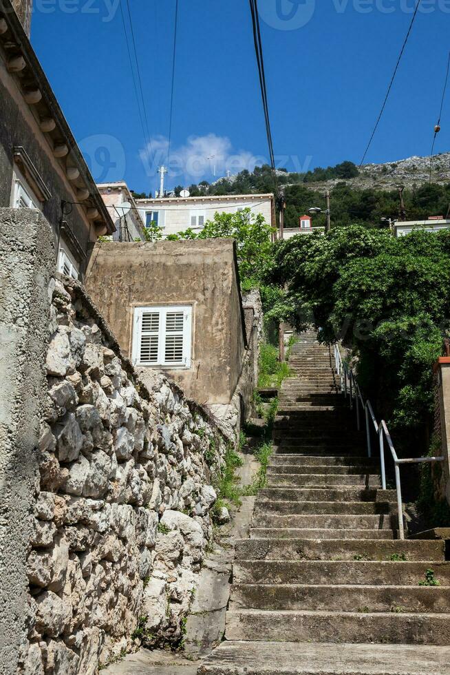 das schön steil Gassen von Dubrovnik Stadt foto