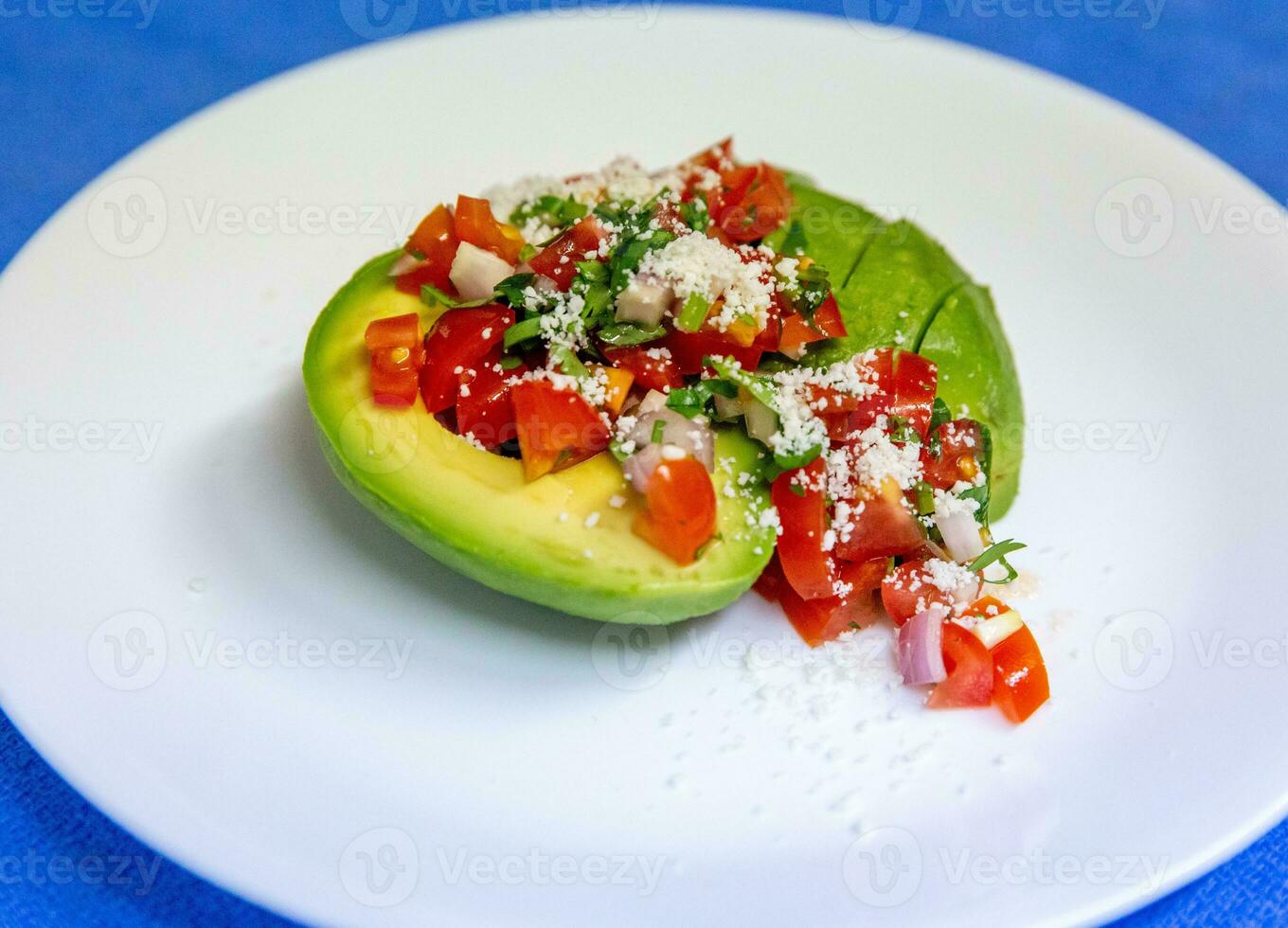 Avocado Salat mit Käse foto