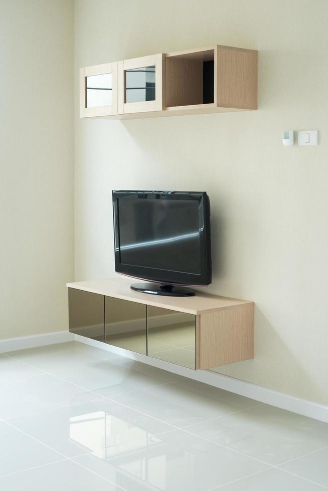 modernes Wohnzimmer - Wand mit Fernseher foto