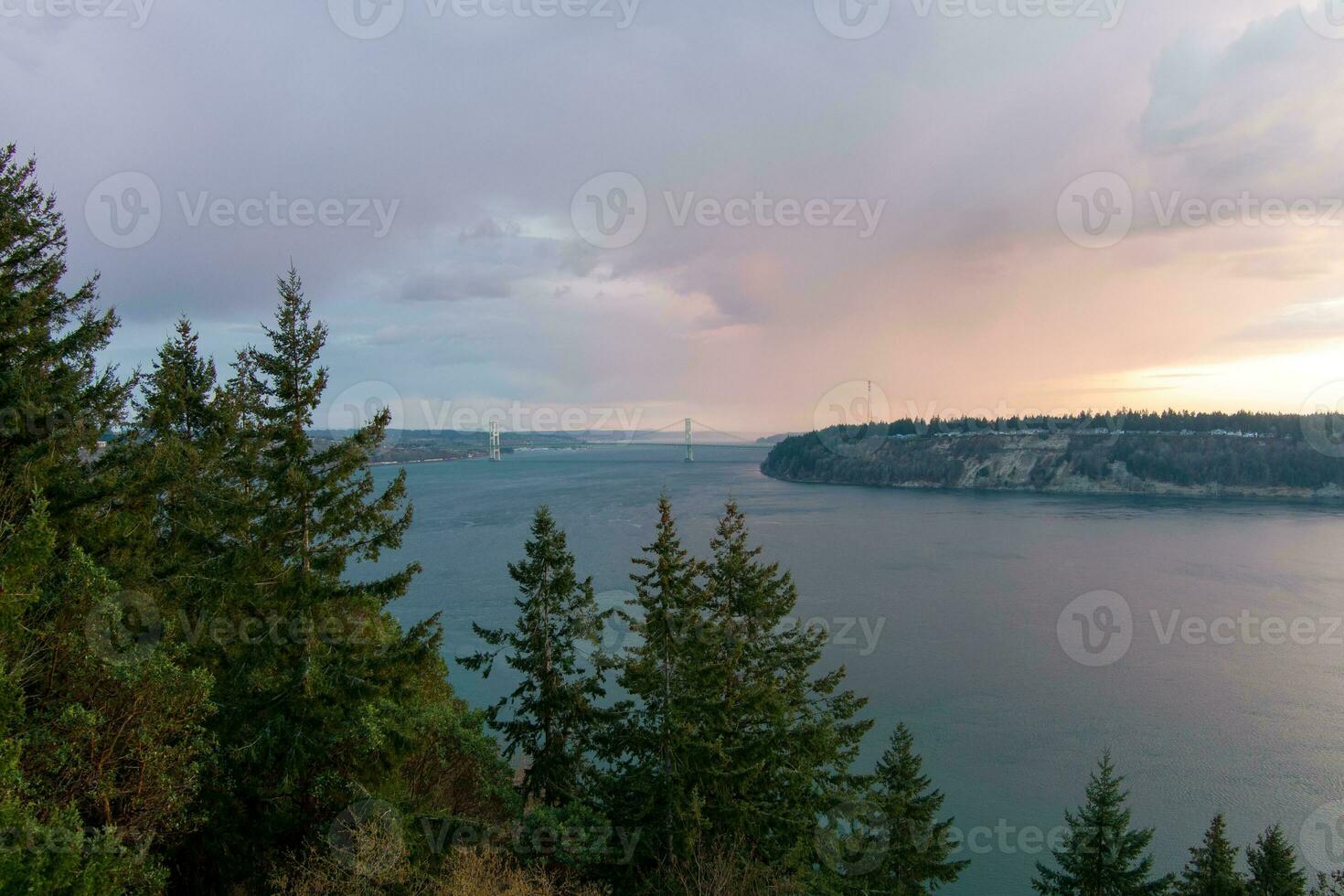 das Tacoma verengt sich beim Sonnenuntergang foto