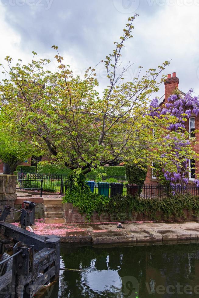 schöne Frühlingsszene am Rochdale-Kanal in Castlefield, Manchester? foto