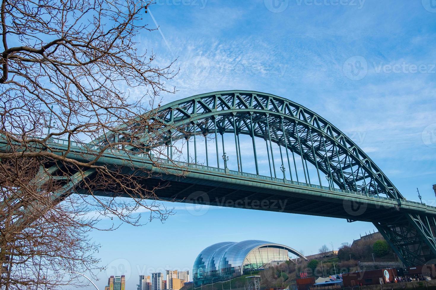 Blick auf die ikonische Tyne Bridge am Newcastle Quayside foto