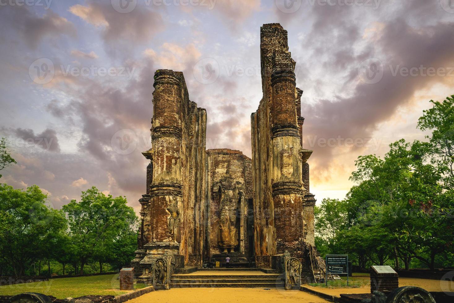 Buddha-Statue in lankatilaka polonnaruwa, sri lanka foto