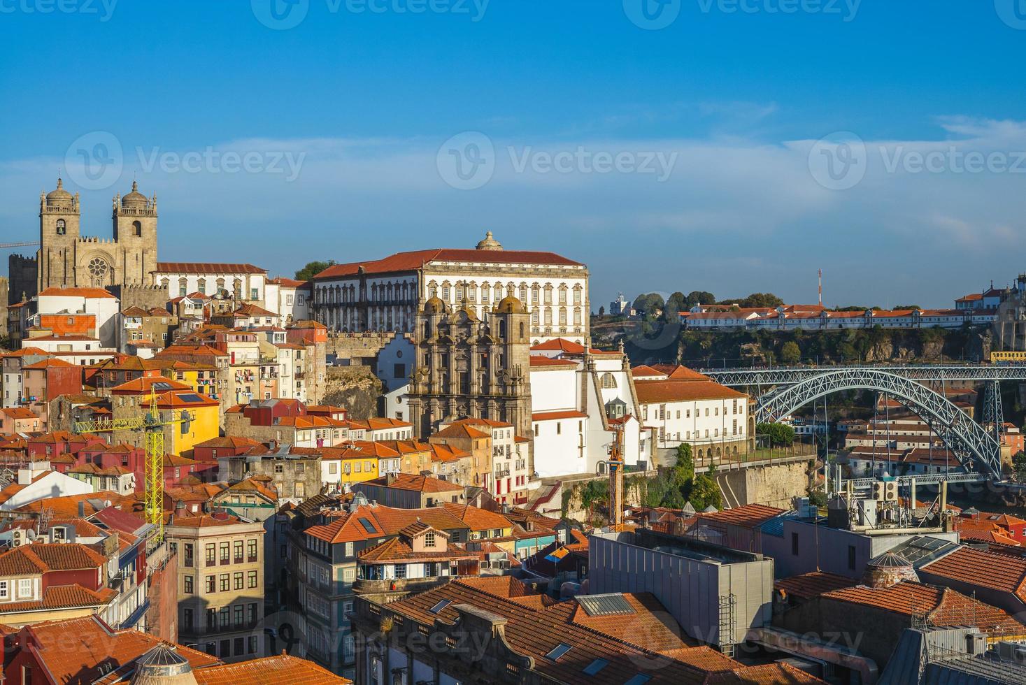 Skyline von Porto mit Kathedrale von Porto in Portugal port foto