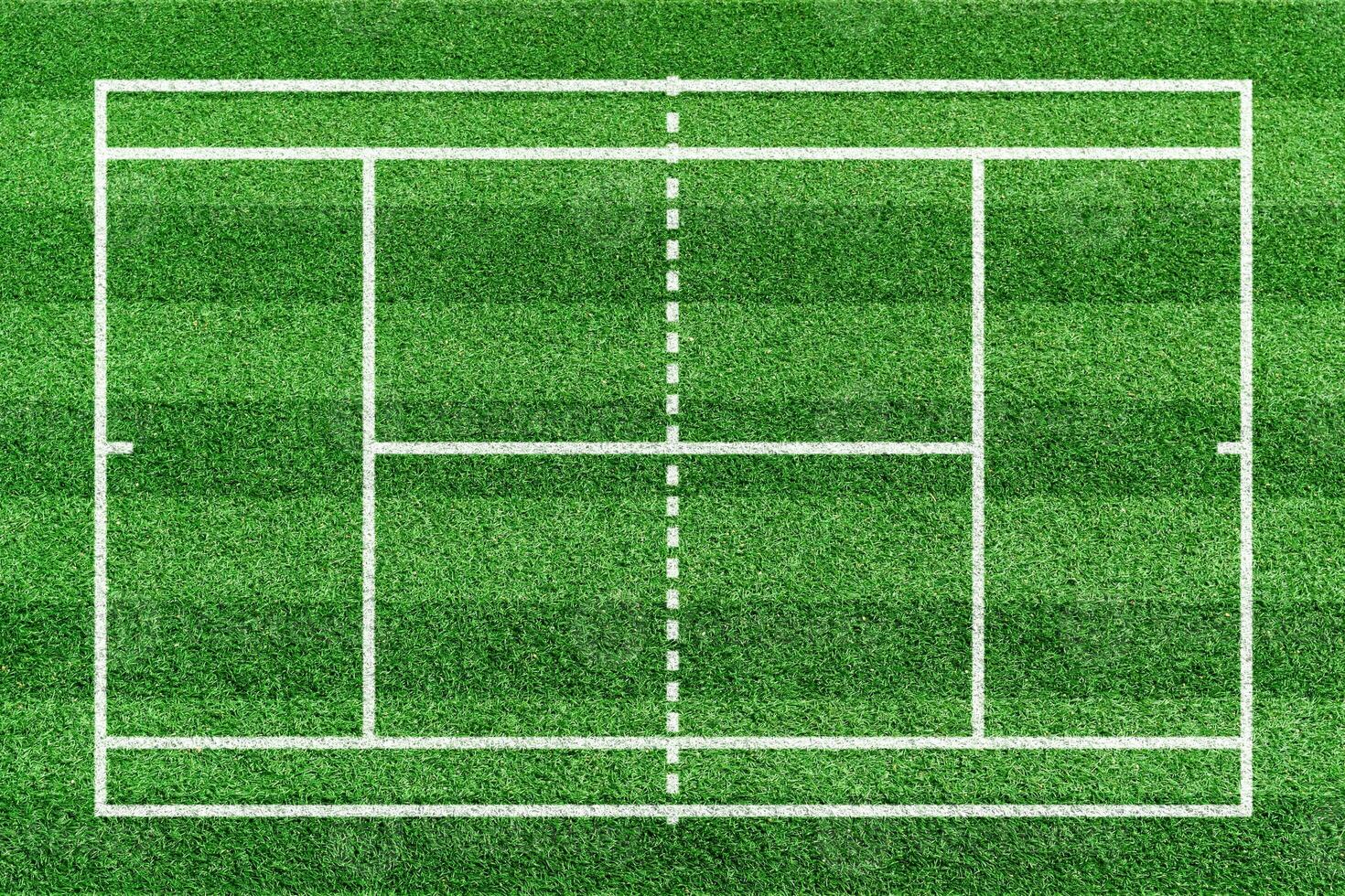 Gras Tennis Gericht Feld mit Weiß Linie Muster. Grundlinie zum Sport Spiel Hintergrund. oben Sicht. foto