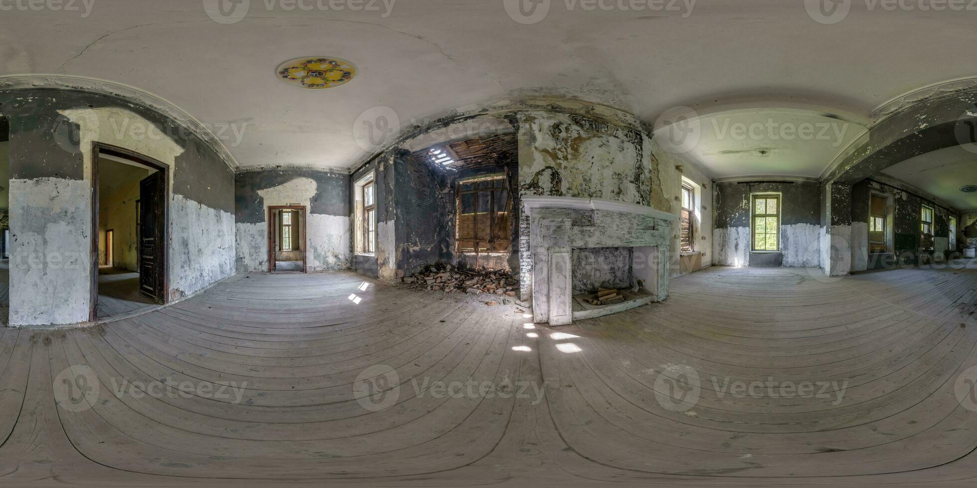 360 hdri Panorama Innerhalb leeren verlassen Beton Zimmer oder alt Gebäude im nahtlos kugelförmig im gleichwinklig Projektion, bereit ar vr virtuell Wirklichkeit Inhalt foto