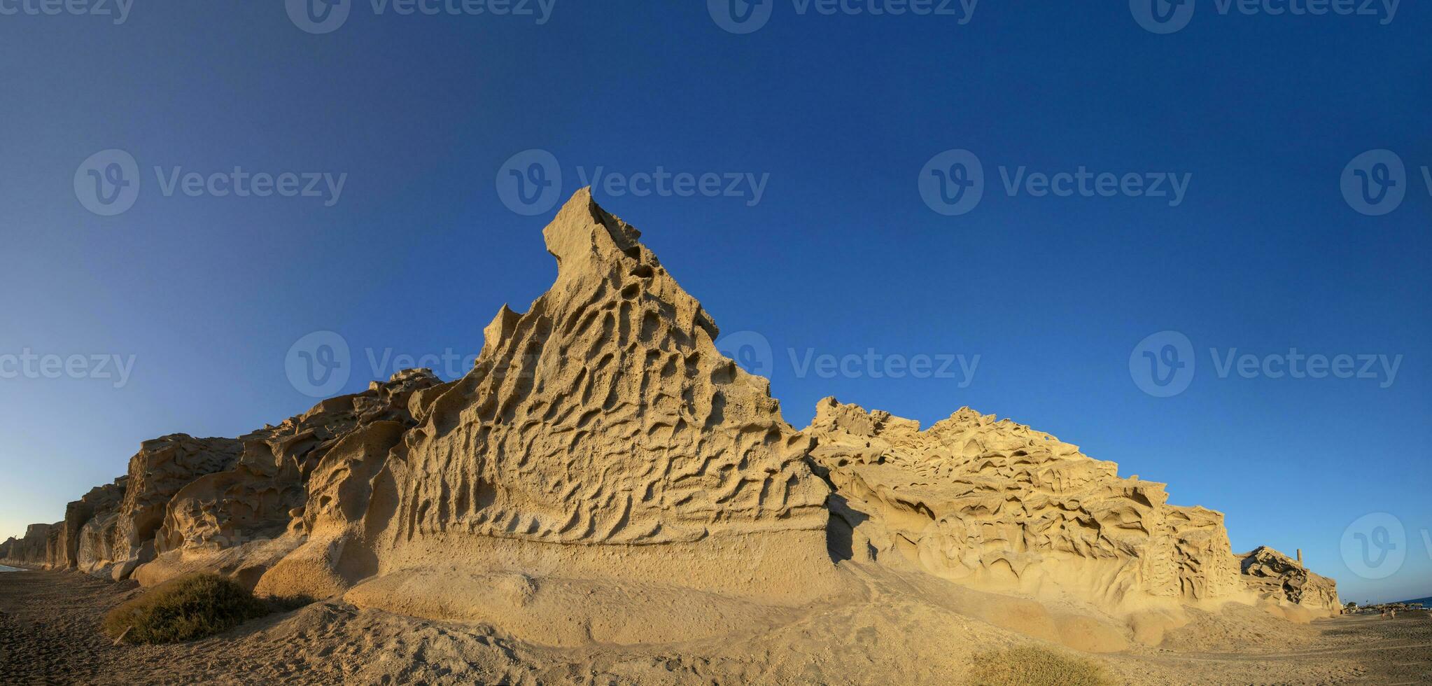 wlychada Strand vulkanisch Asche Sand Felsen Formation auf Santorini Insel im Griechenland foto