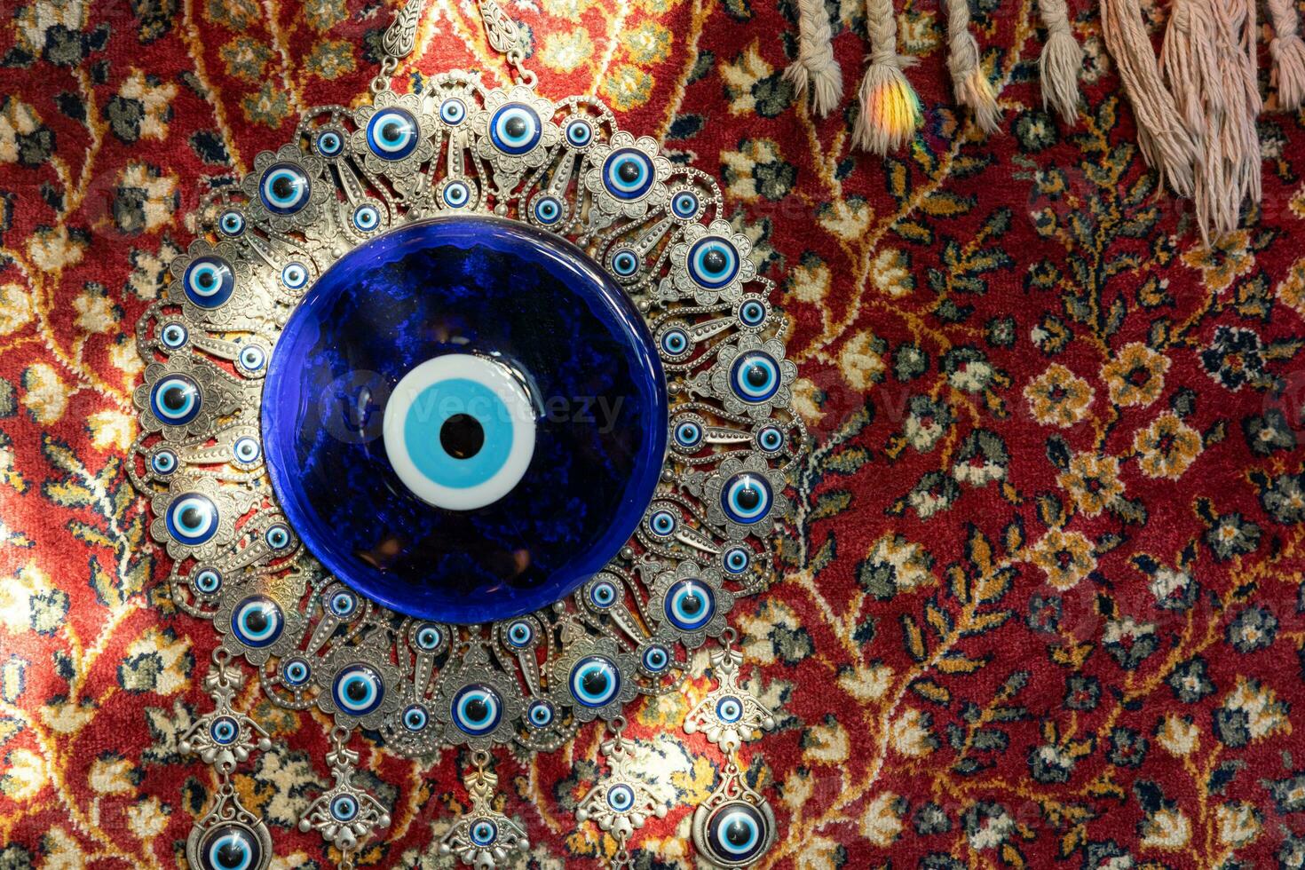das Blau Türkisch böse Auge Nazar Amulett oder Nazar Boncugu Blau Saphir  Charme Souvenir von Truthahn 26484843 Stock-Photo bei Vecteezy