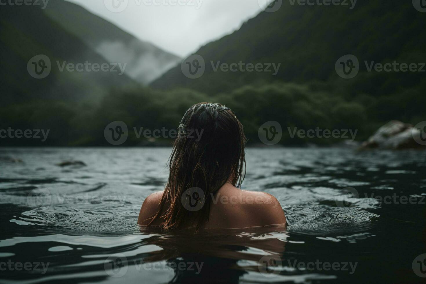 Nahansicht von Frau üben wild Baden, entspannend im Berg See im Natur, zurück Sicht. generativ ai foto