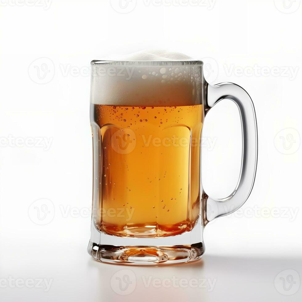 Glas Becher mit Bier auf Weiß Hintergrund ai generiert foto