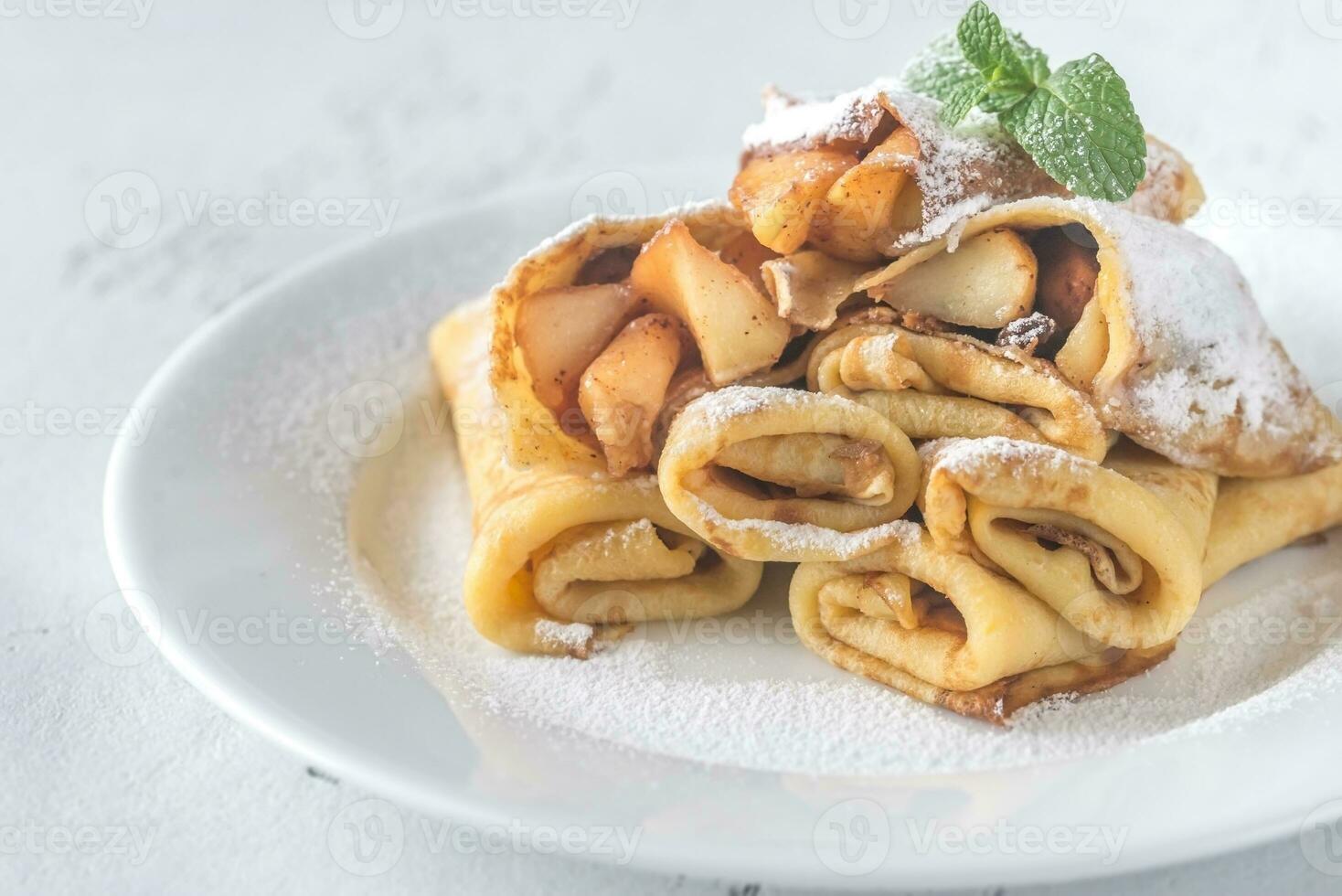 Crepes mit Apfel Scheiben foto