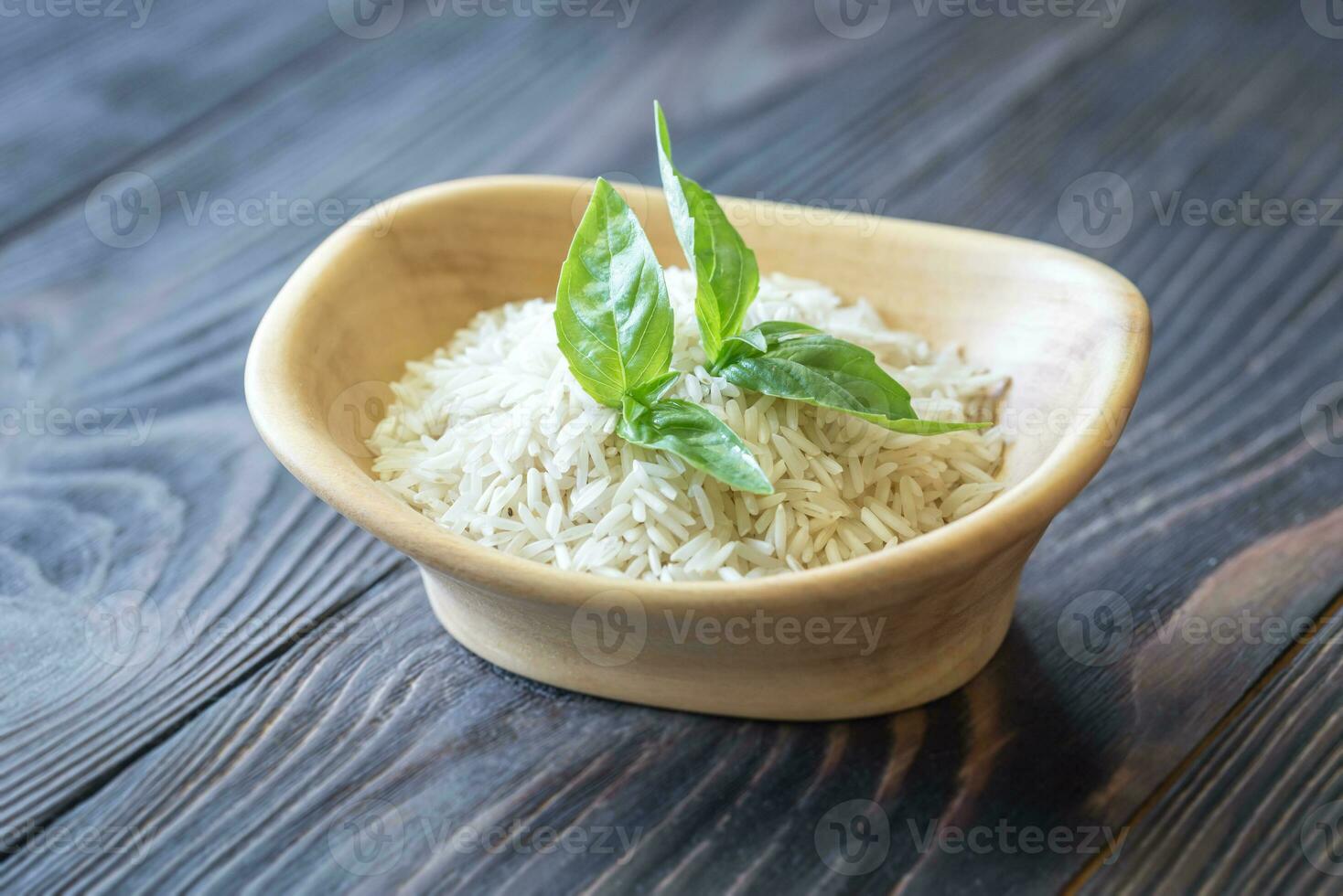 Schüssel von ungekocht Basmati Reis foto