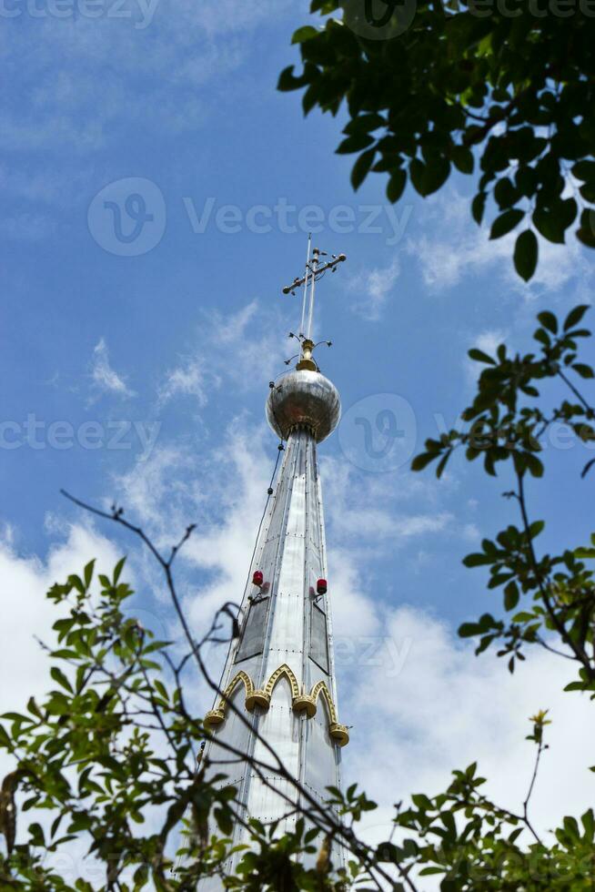 Kreuz im das Kirche. foto