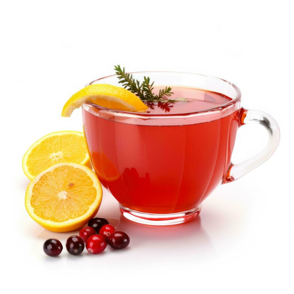 Cranberry Orange schlagen im ein Cranberry und orangefarben Tasse isoliert auf Weiß Hintergrund foto