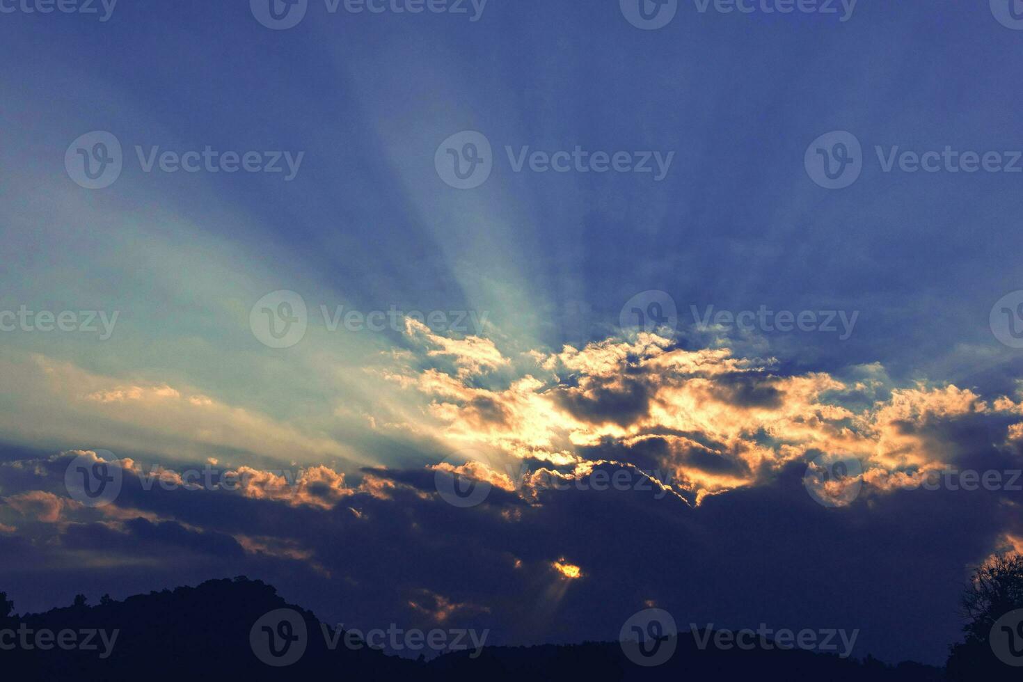 Wolke beim Sonnenstrahlen foto