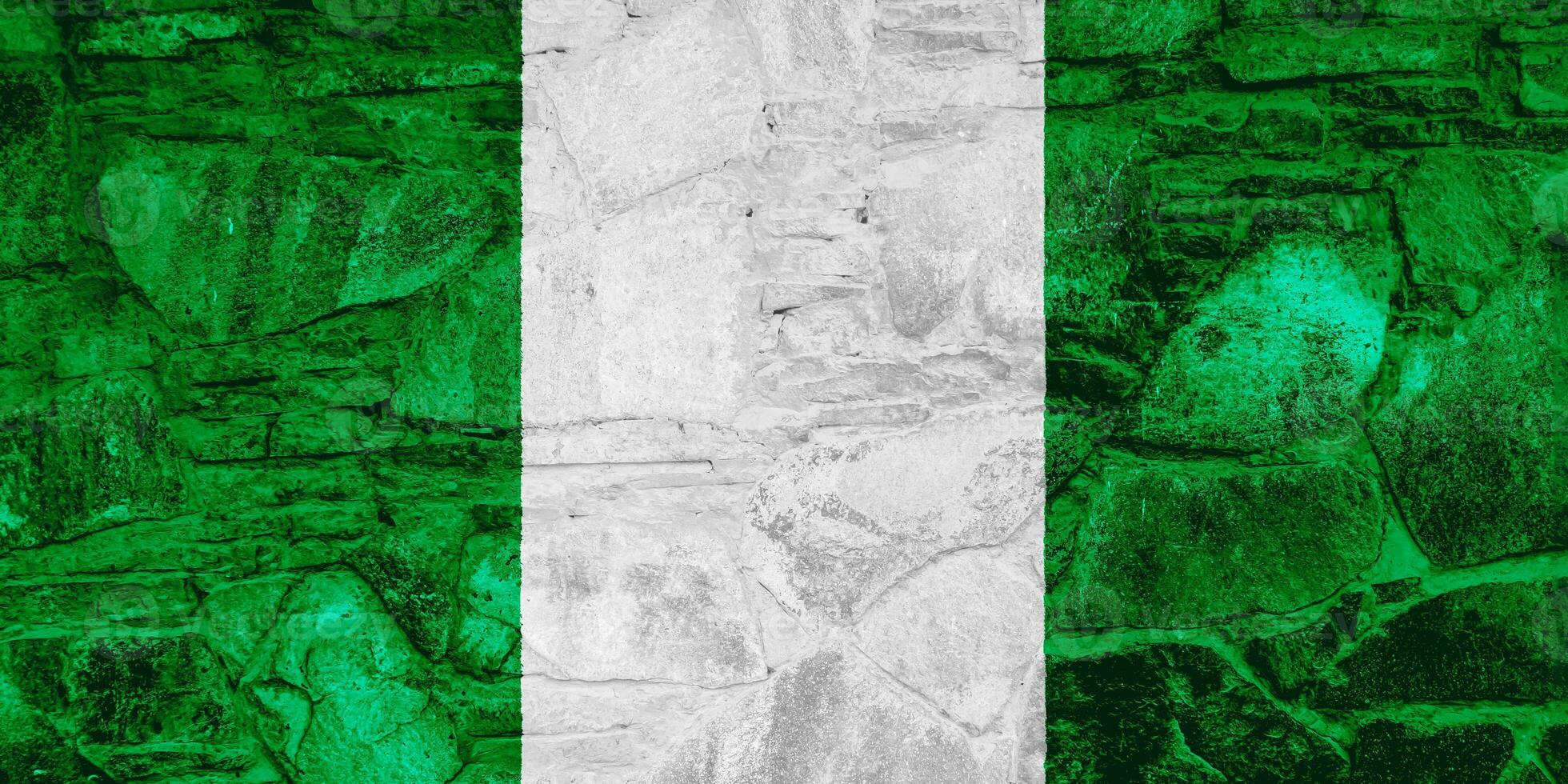 Flagge von Bundes Republik von Nigeria auf ein texturiert Hintergrund. Konzept Collage. foto