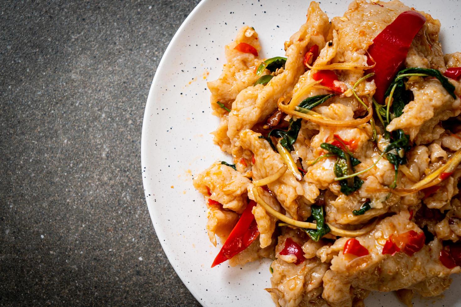 frittierte Fischbällchen mit Chili anrühren foto