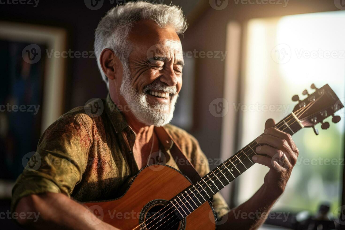 reifen Brasilianer Mann spielen Gitarre im ein Musik- Zimmer Foto mit leeren Raum zum Text