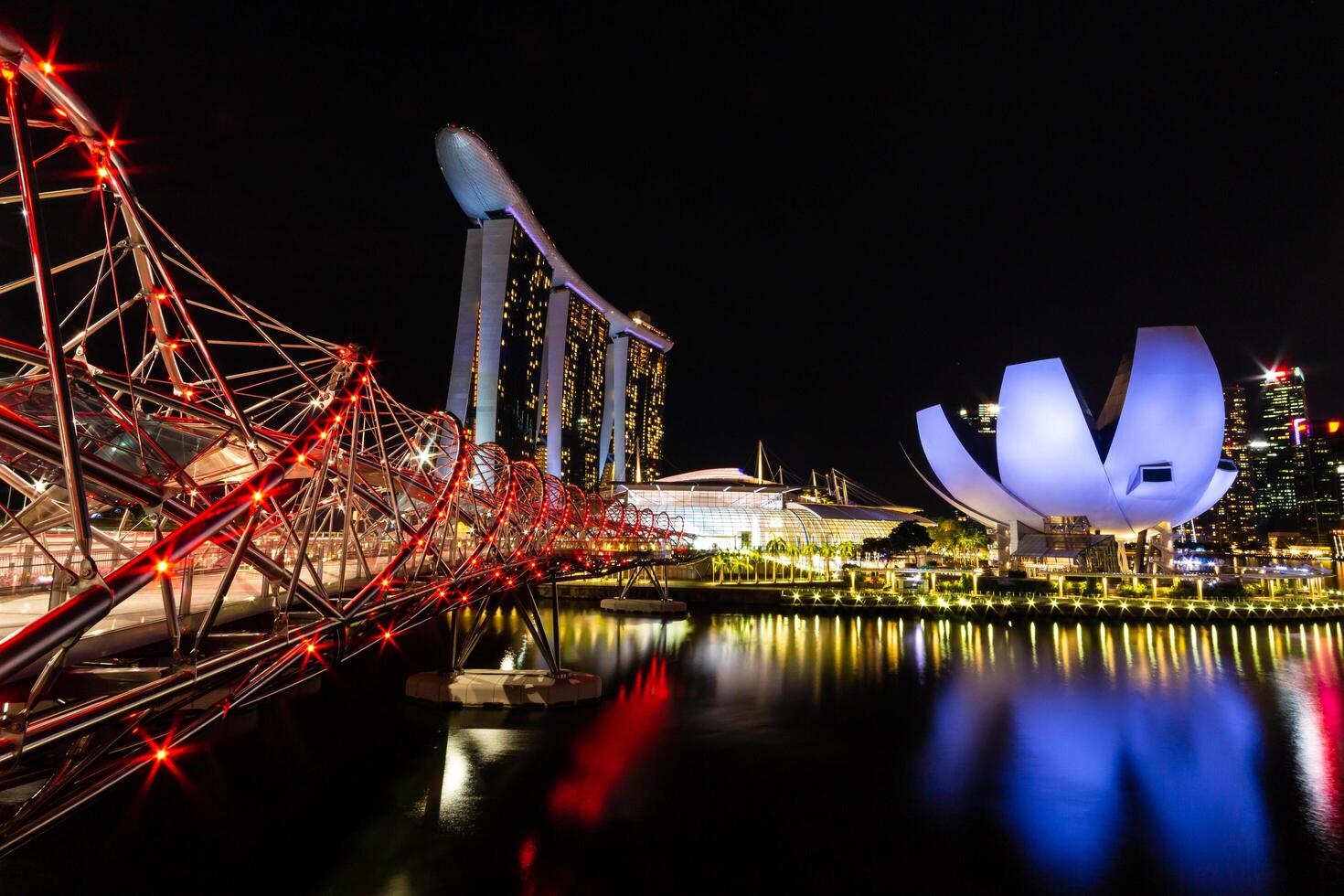 Singapur Skyline Stadtbild um Marina Bay bei Nacht. foto