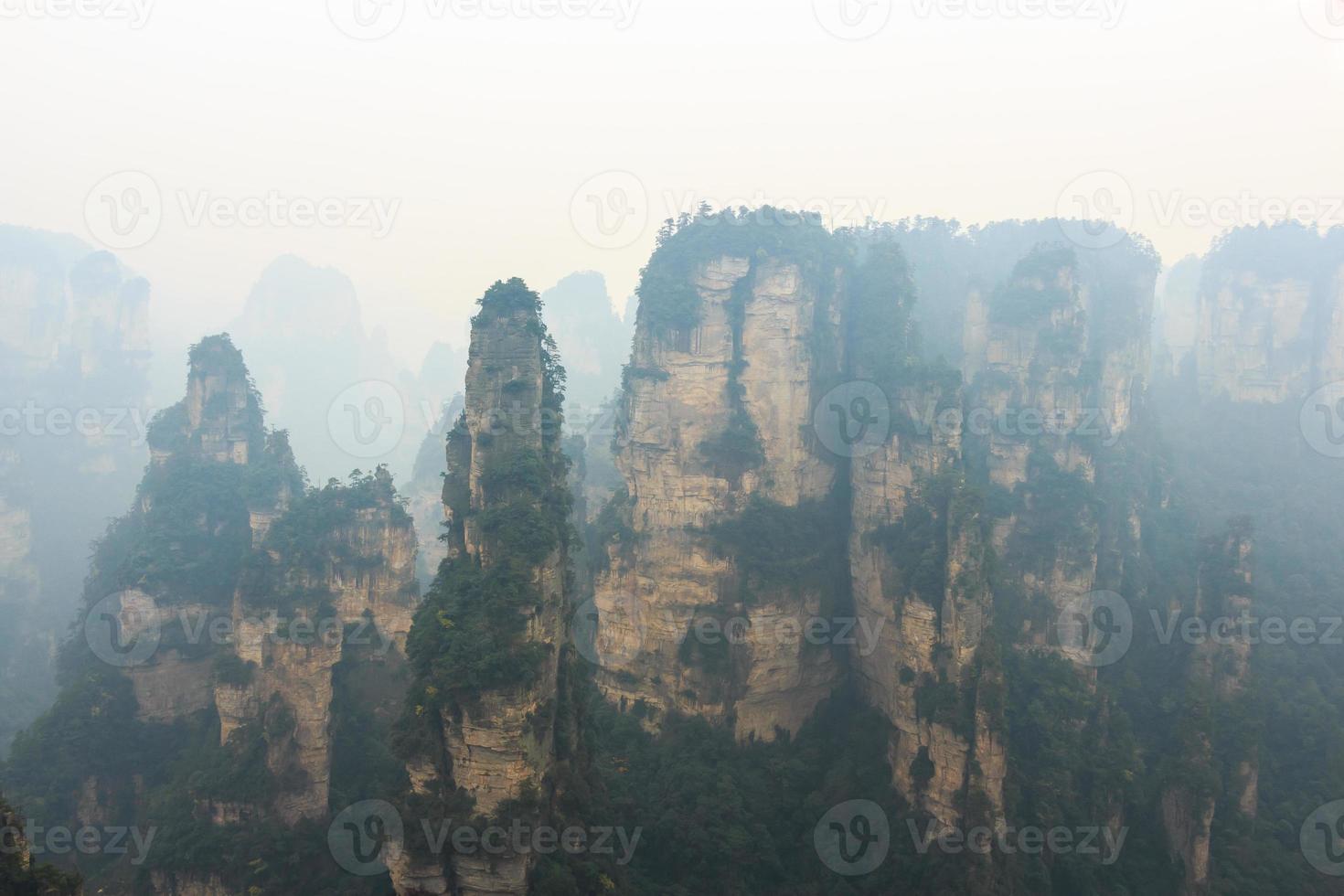 Zhangjiajie Nationalpark Tian Zhi Shan Tianzi Berg Naturreservat und Nebel, China foto