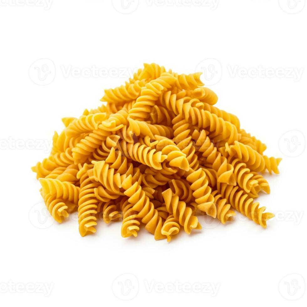 Paar von Fusilli Pasta isoliert auf Weiß Hintergrund foto