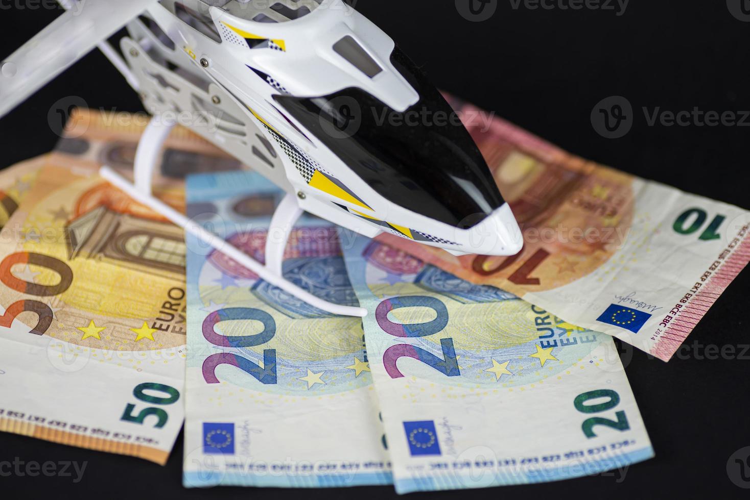 Modellhubschrauber auf Eurogeld foto