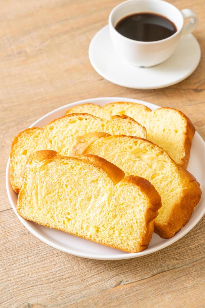 Süßkartoffelbrot mit Kaffee foto