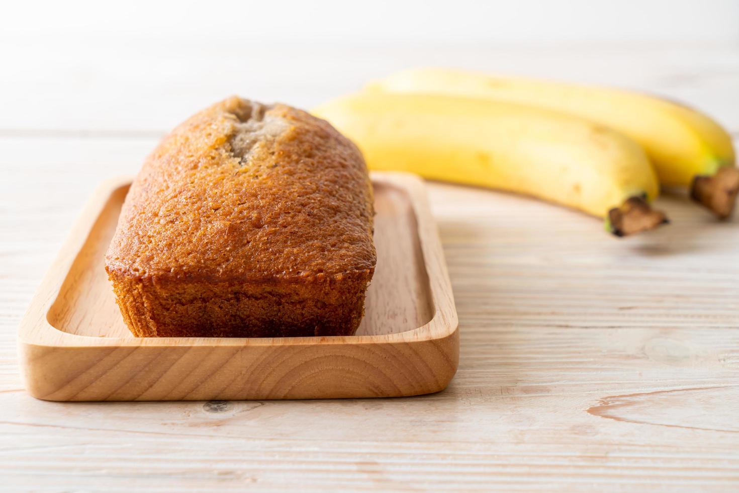 hausgemachtes Bananenbrot in Scheiben geschnitten foto