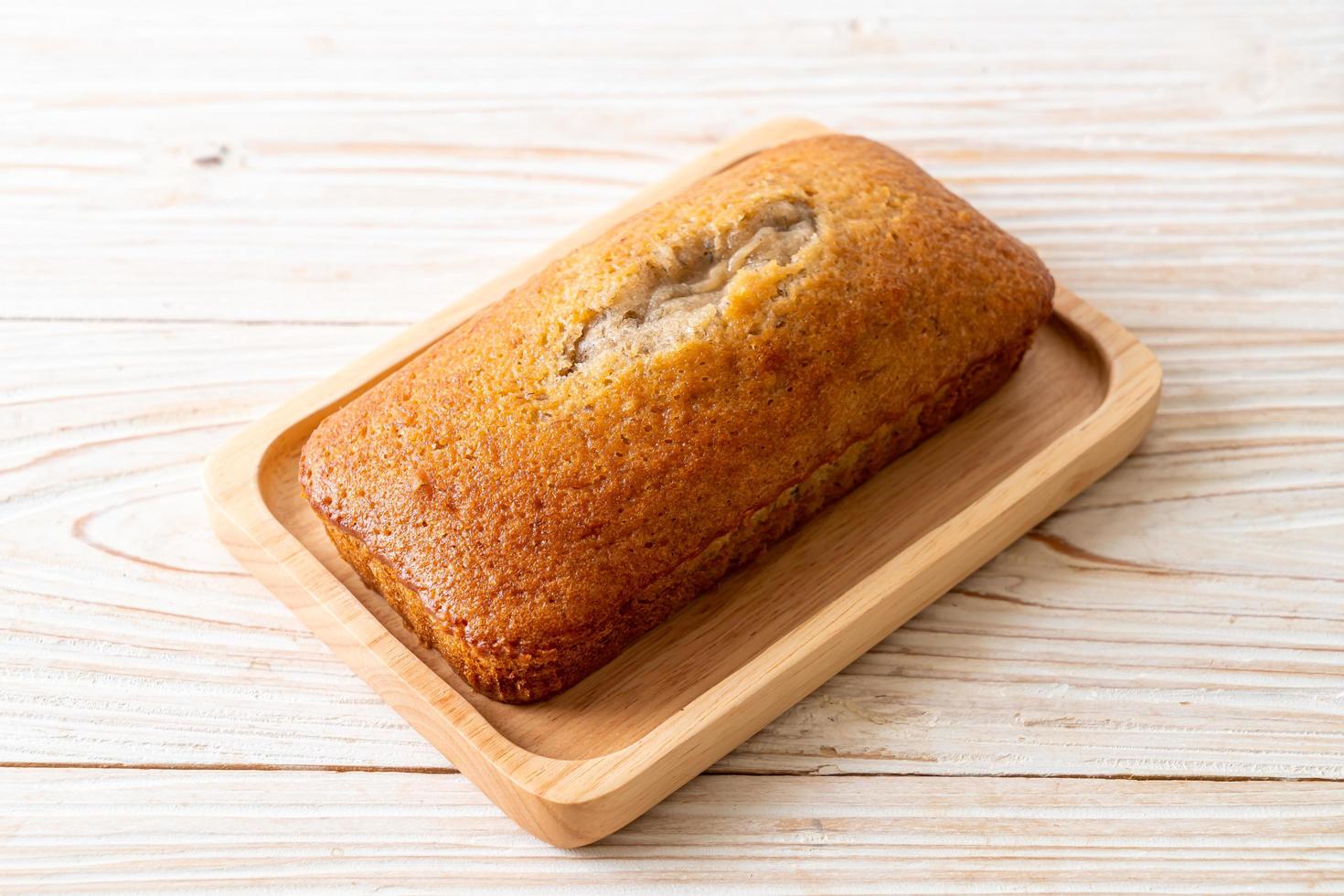 hausgemachtes Bananenbrot in Scheiben geschnitten foto