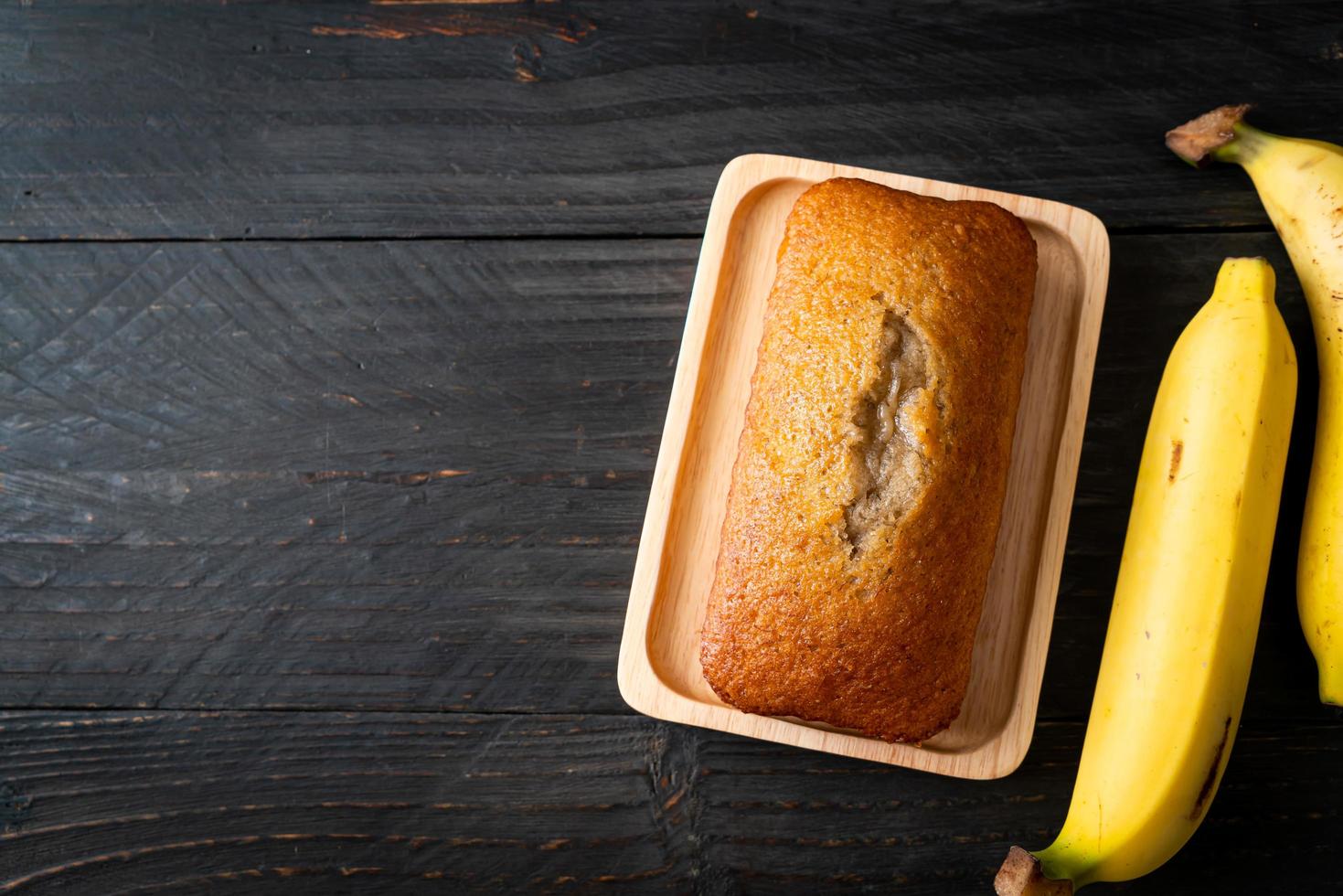 hausgemachtes Bananenbrot in Scheiben geschnitten foto