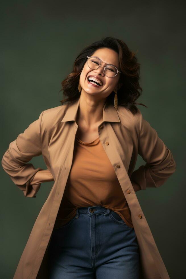 Studio Schuss von asiatisch Frau dynamisch emotional Gesten ai generativ foto