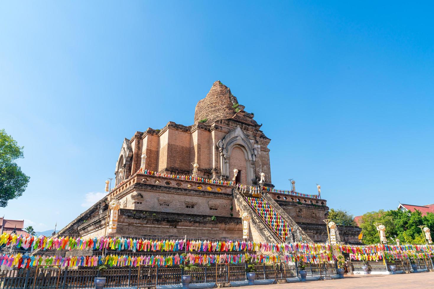 Wat Chedi Luang Varavihara - es ist ein Tempel mit einer großen Pagode im Chiang Mai in Thailand foto