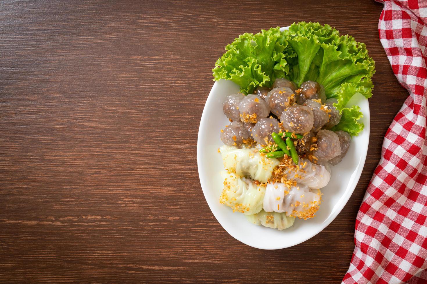 gedämpfte Reishautknödel und gedämpfte Tapiokaknödel mit Schweinefleisch foto