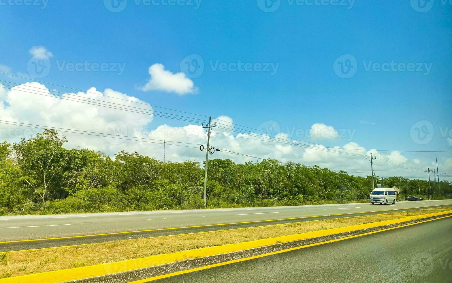 beschäftigt Straße Straße Autos der Verkehr Marmelade playa del carmen Mexiko. foto