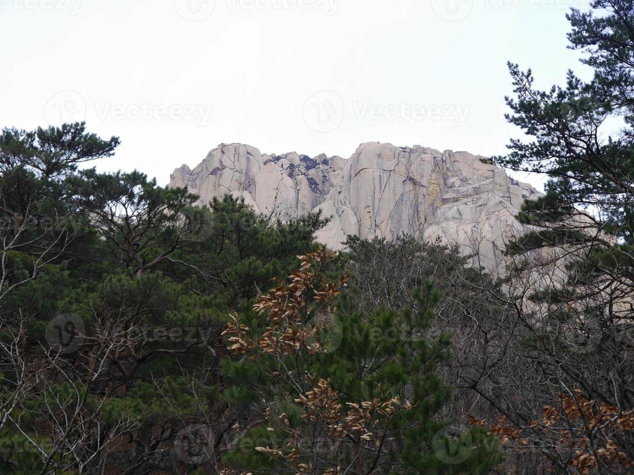 schöne felsen in südkorea foto