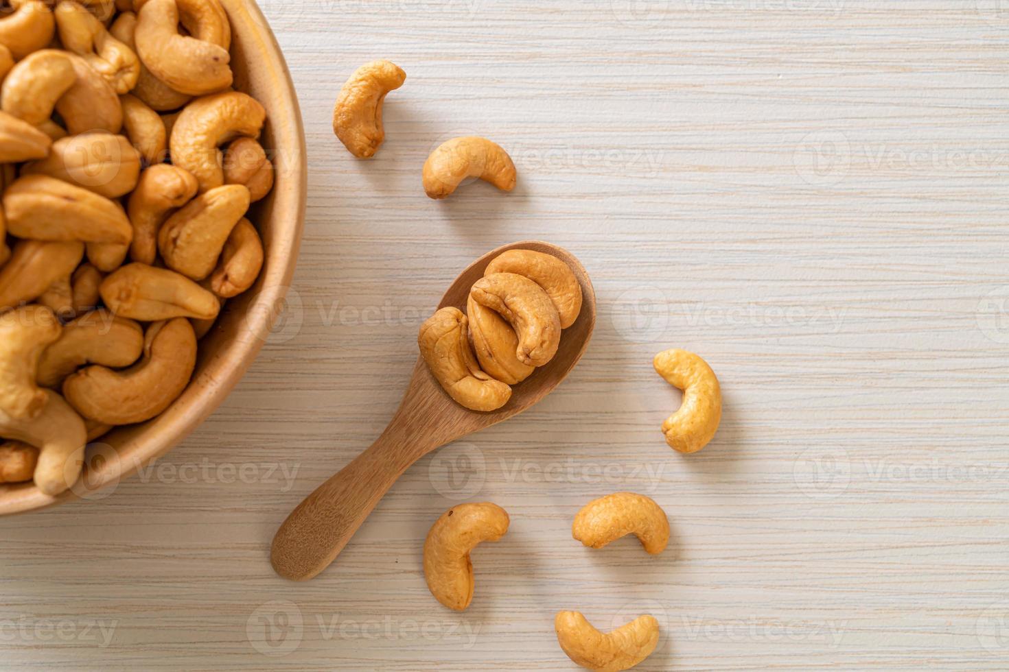 Cashewnüsse in Holzschale foto